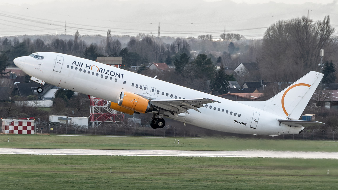 9H-AMW Air Horizont Boeing 737-400