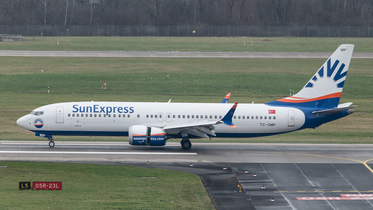 TC-SMP SunExpress Boeing 737 MAX 8