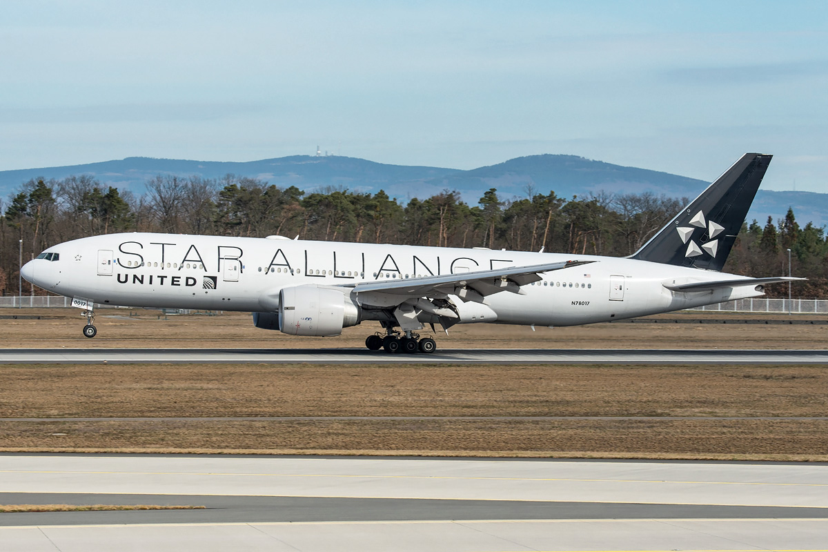 N78017 United Airlines Boeing 777-200(ER)