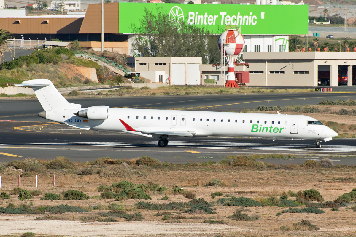 EC-MFC Binter Canarias Canadair CRJ900