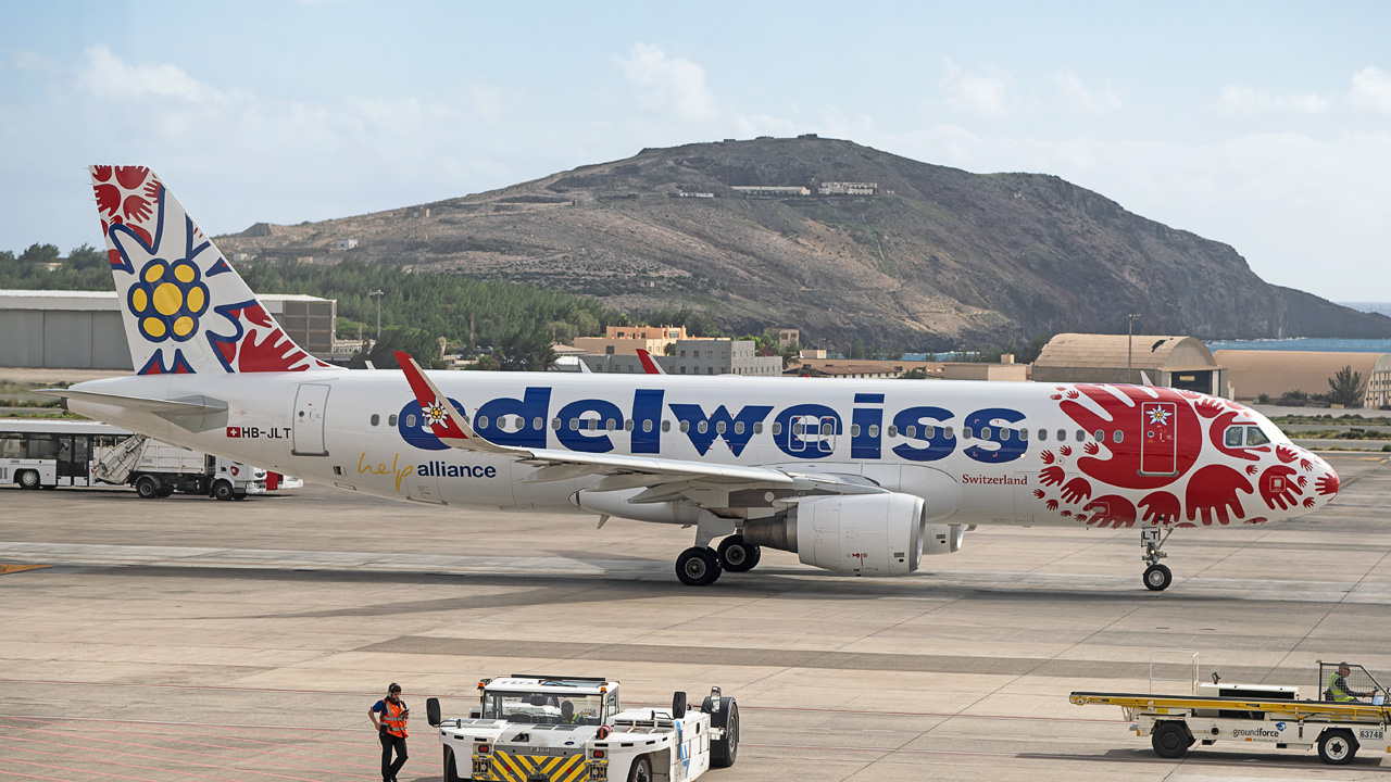 HB-JLT Edelweiss Air Airbus A320-200/S