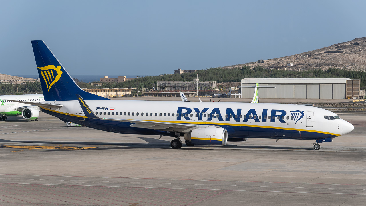 SP-RNH Ryanair (Buzz) Boeing 737-800