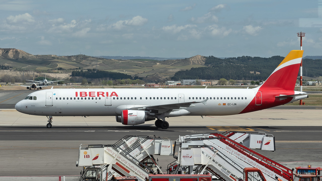 EC-IJN Iberia Airbus A321-200