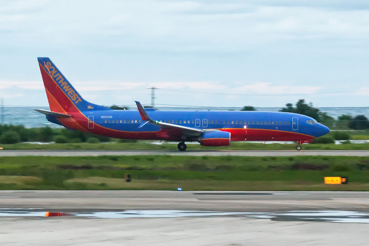 N8639B Southwest Airlines Boeing 737-800