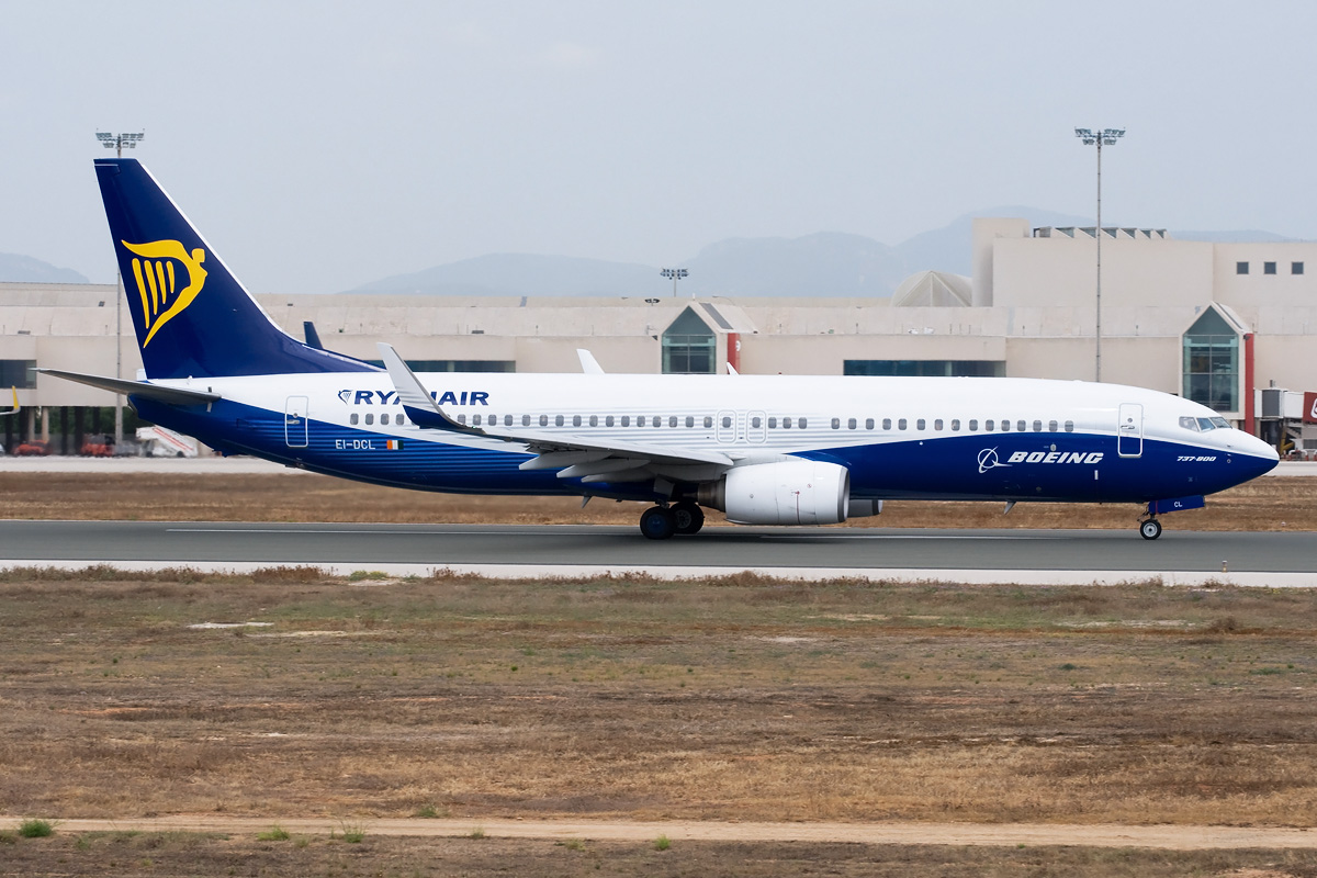 EI-DCL Ryanair Boeing 737-800