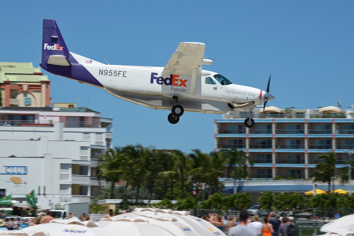 N955FE FedEx Feeder Cessna 208B Super Cargomaster