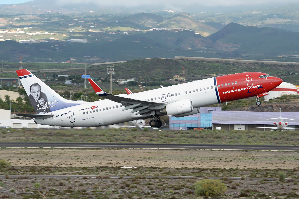 LN-DYM Norwegian Air Shuttle Boeing 737-800