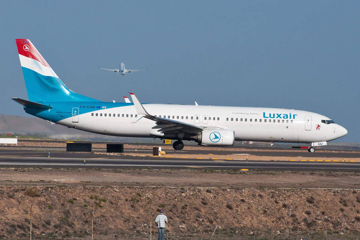 LX-LGU Luxair Boeing 737-800