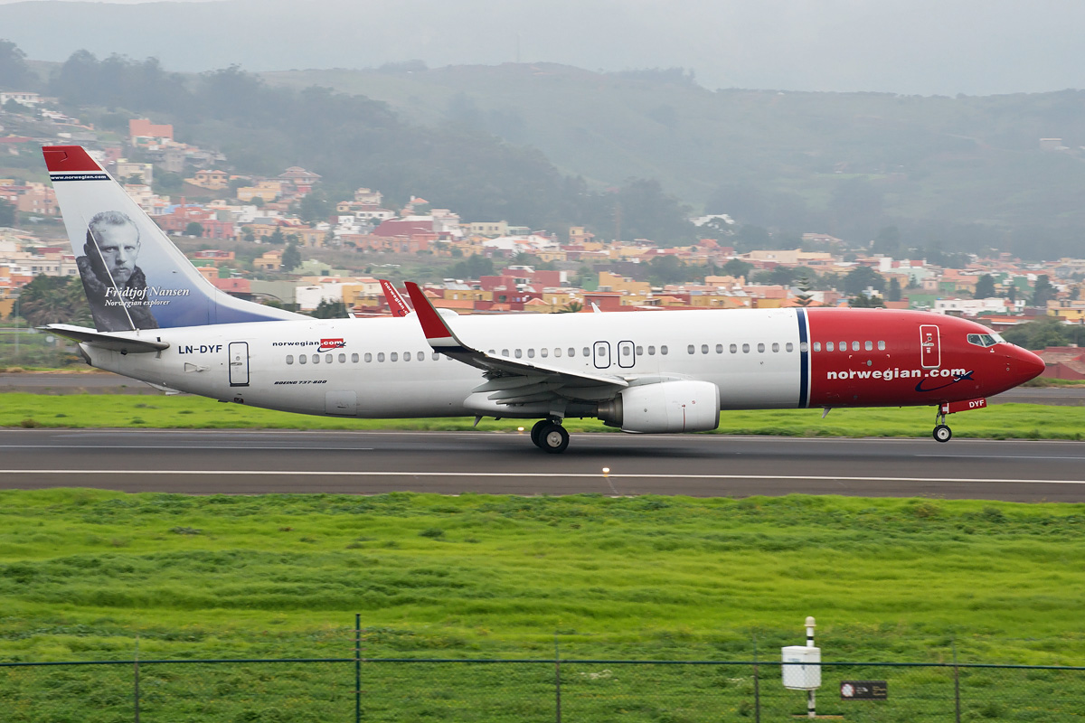 LN-DYF Norwegian Air Shuttle Boeing 737-800