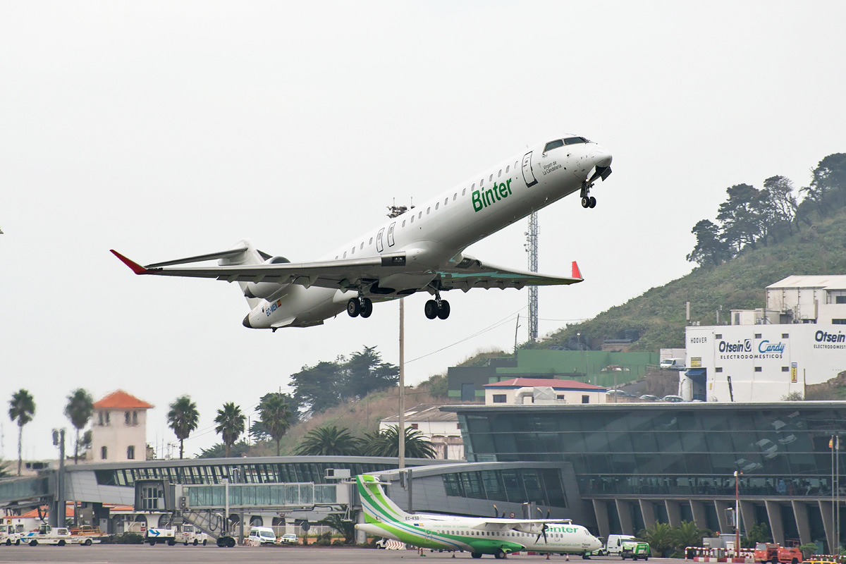 EC-MEN Binter Canarias Canadair Regional Jet CRJ900