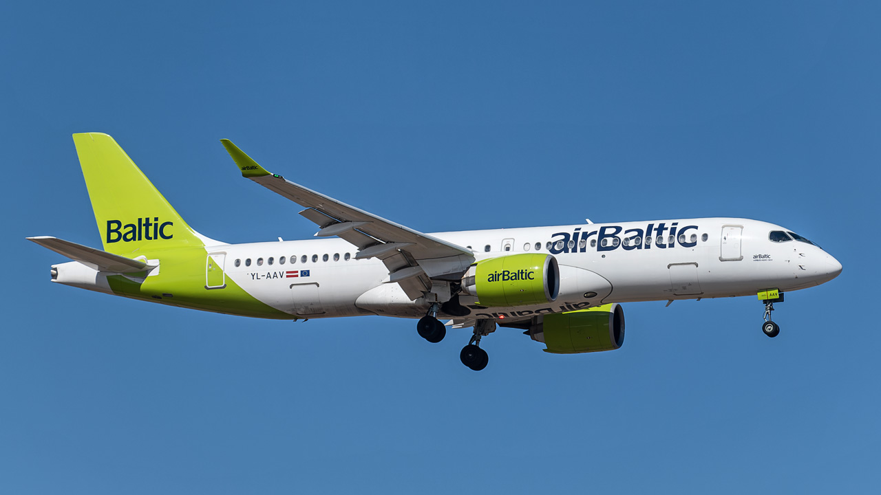 YL-AAV air Baltic Airbus A220-300